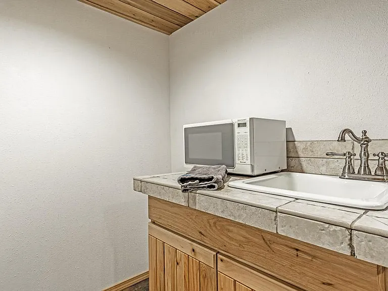 504 Newport Ave — Photo 20