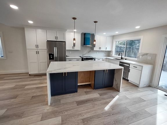 4th image of 7351 Phinney Way