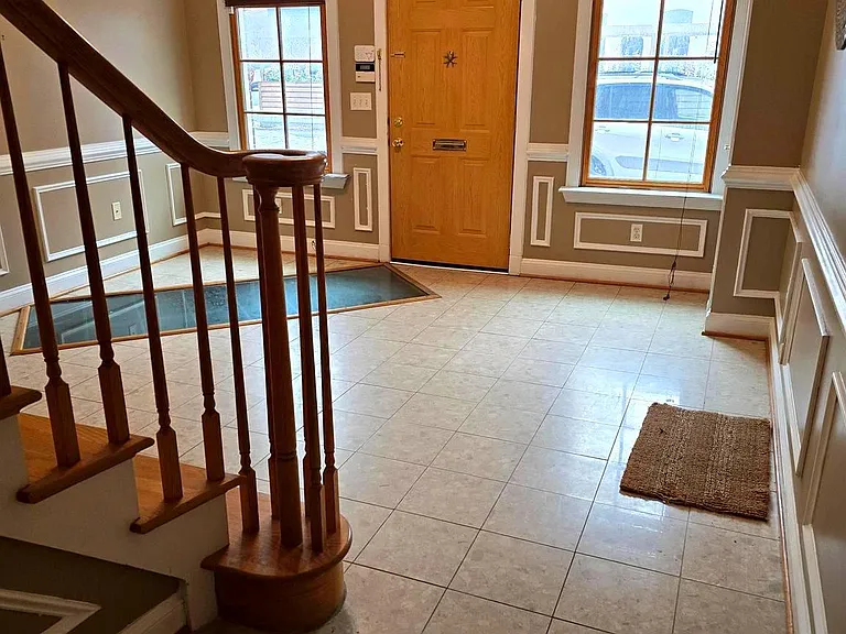704 S Bond St — Photo 4