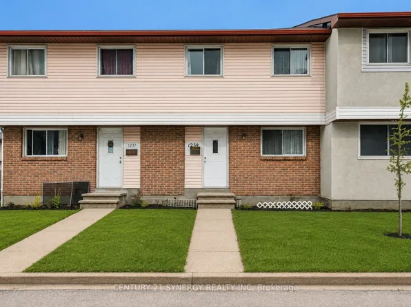 1239 Bowmount St #73, Ottawa, ON K1J 8T4