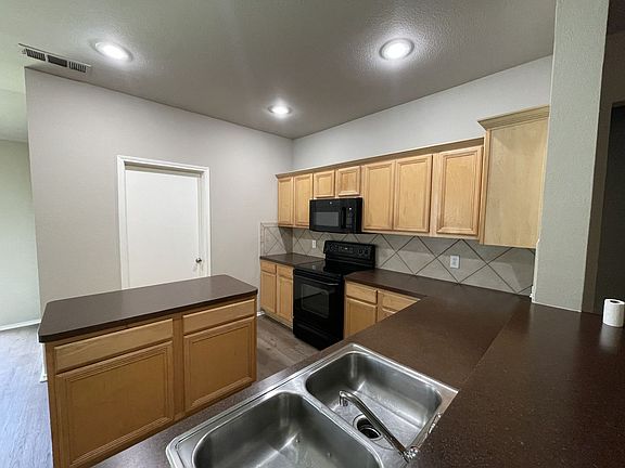 3rd image of 7404 Fossil Creek Dr