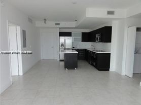 90 SW 3rd St