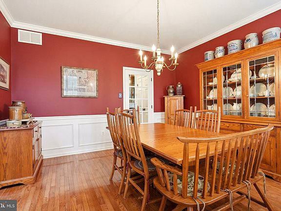 4th image of 12 Bennington Dr