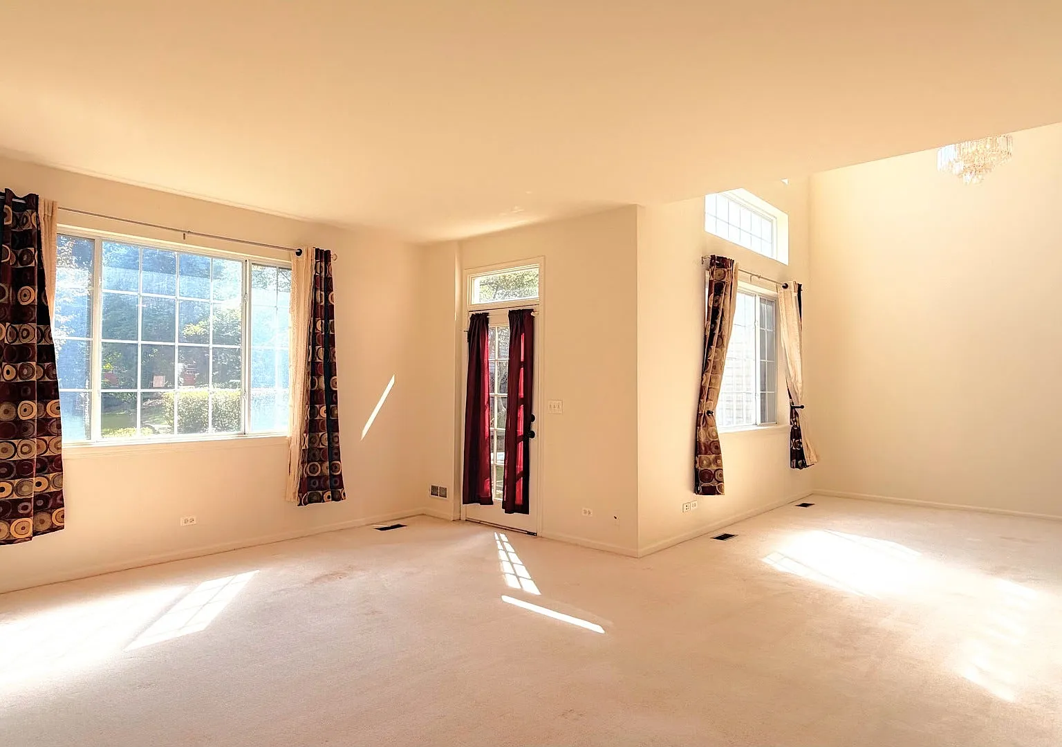 3 bed, 2.5 bath, 1950 sqft, $2,700 — Photo 4