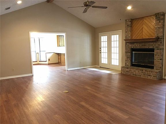 3rd image of 4702 Stonehedge Rd