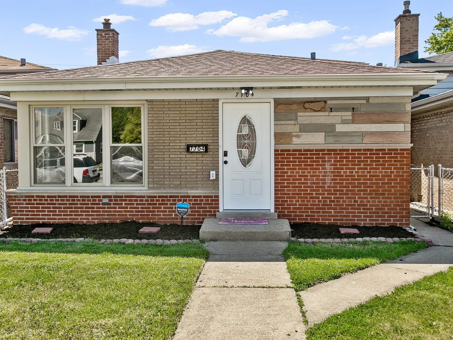 3 bed, 1364 sqft, $2,895 — Photo 1