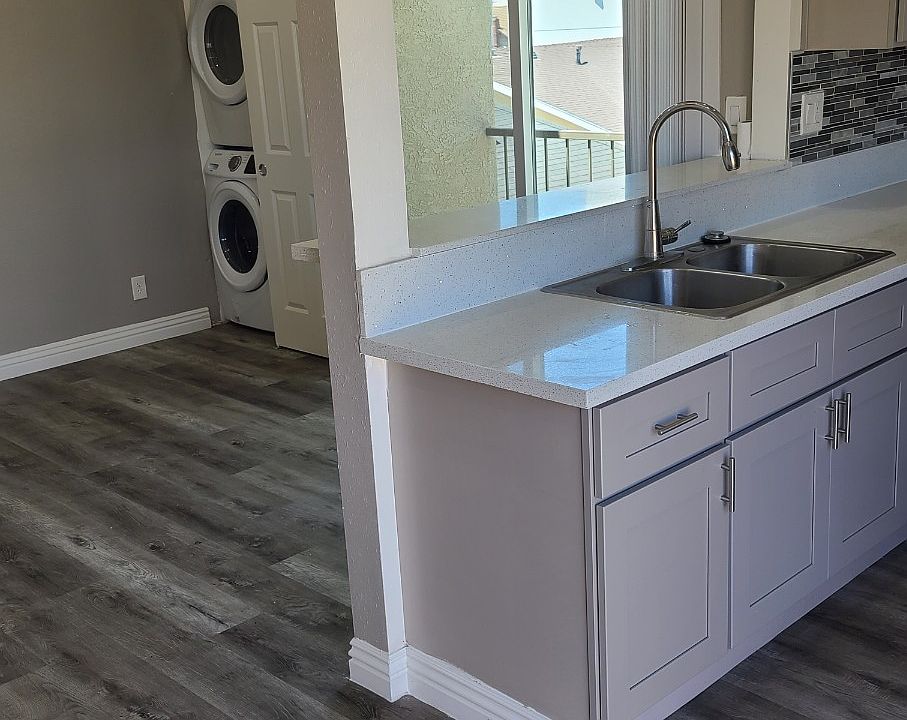 1st image of 526 N Oxford Ave APT 8