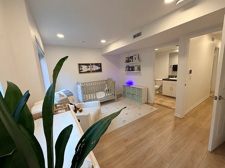 10918 Morrison St #3 — Photo 13