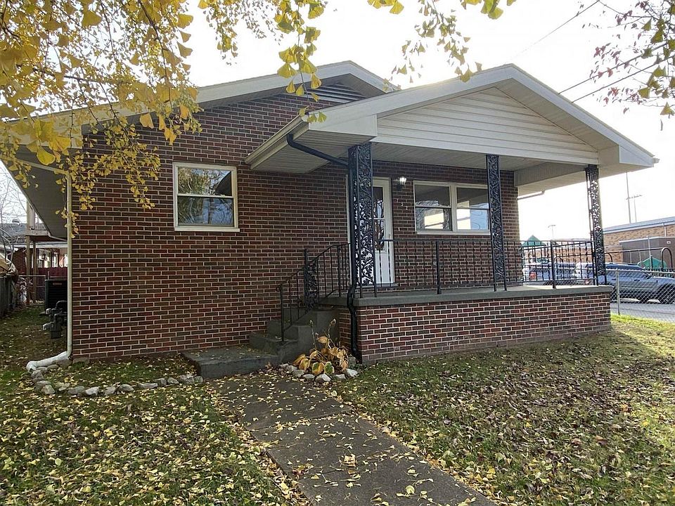1st image of 752 & 752-1/2 Beech St