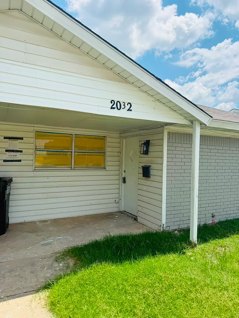 2032 Julie Dr — Photo 1