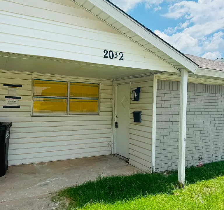 2032 Julie Dr