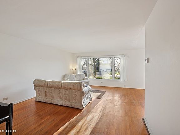 5th image of 424 Kenneth Ct