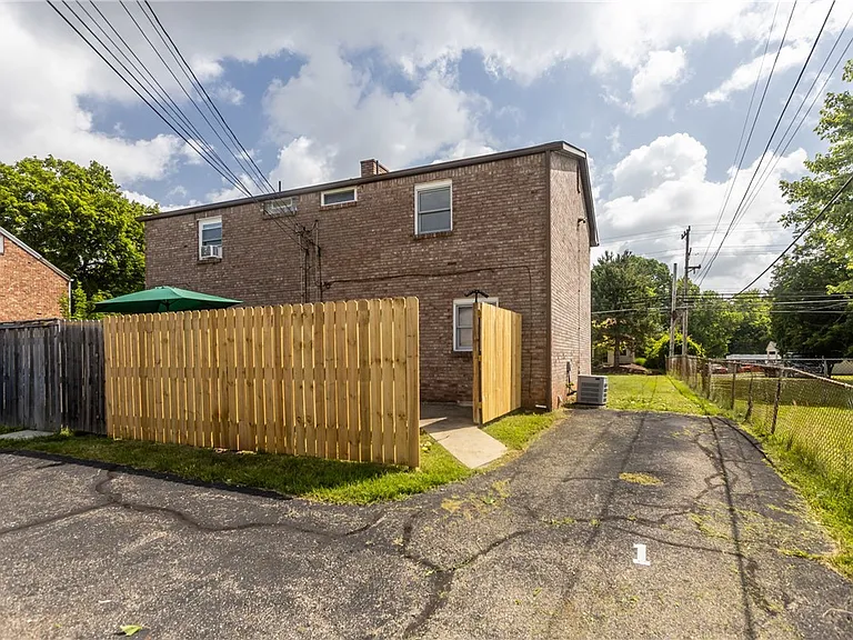 1685 Brodhead Rd #1 — Photo 20