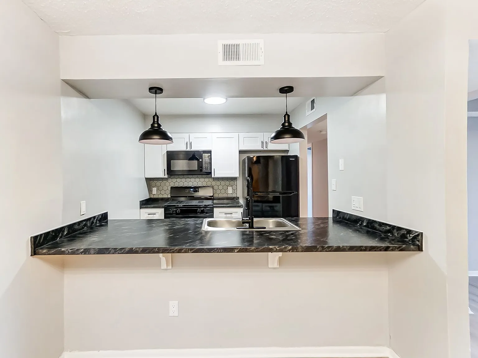 Coventry Court West Apartments — Photo 2
