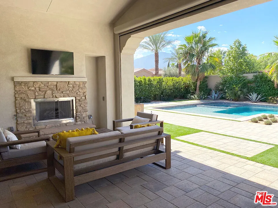 4 bed, 4.5 bath, 3370 sqft, $17,500 — Photo 3