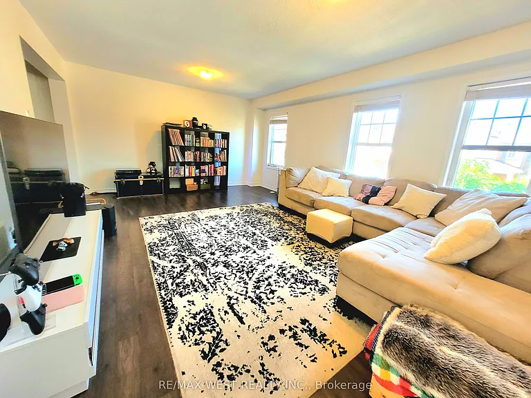 21 Billiter Rd W — Photo 13