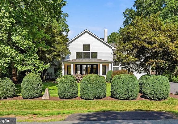 2nd image of 2850 Rosemary Ln