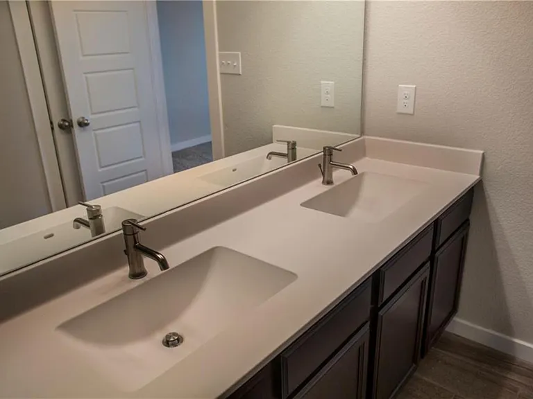 137 Lakeview Ct — Photo 7