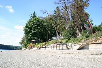 2nd image of 71 E Shoreline Ln