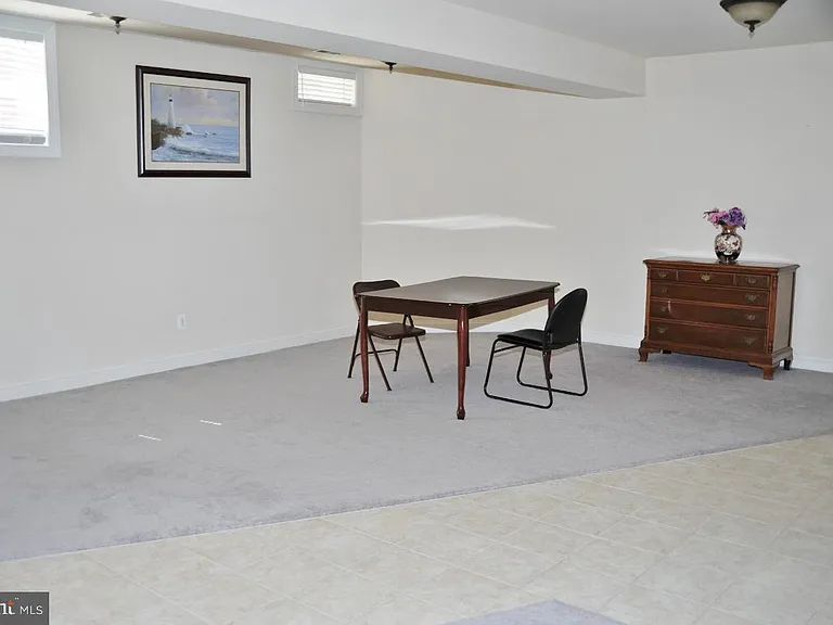 7582 Venture Dr — Photo 10