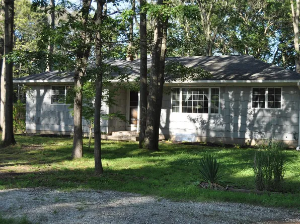 95 Lincoln Road, Medford, NY 11763