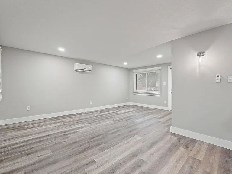 3910 Sleepy Hollow Ln #3910 — Photo 12