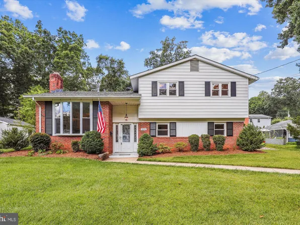 3525 Country Hill Dr, Fairfax, VA 22030
