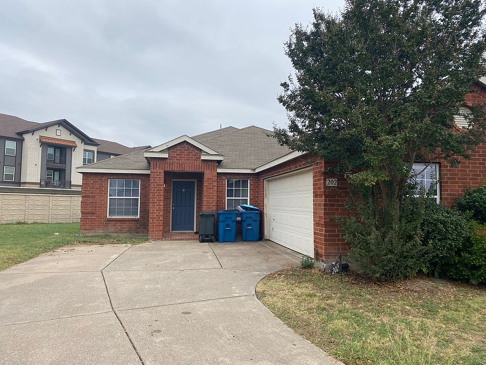 1st image of 202 Maplecrest Dr