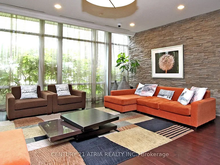57 Upper Duke Cres #311D — Photo 44