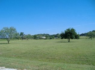 165 Rodeo Dr, Azle, TX 76020