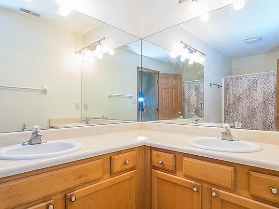 2nd image of 108 Zinfandel Dr
