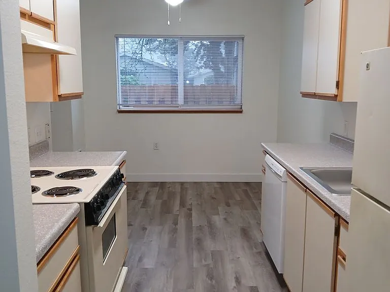 2615 Claxter Rd NE — Photo 14