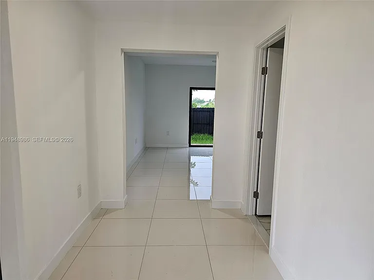 215 NW 13th Pl — Photo 7