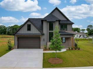 148 Firefly Ln, Opelika, AL 36801