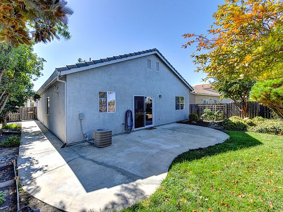 3rd image of 370 Rick Heinrich Cir