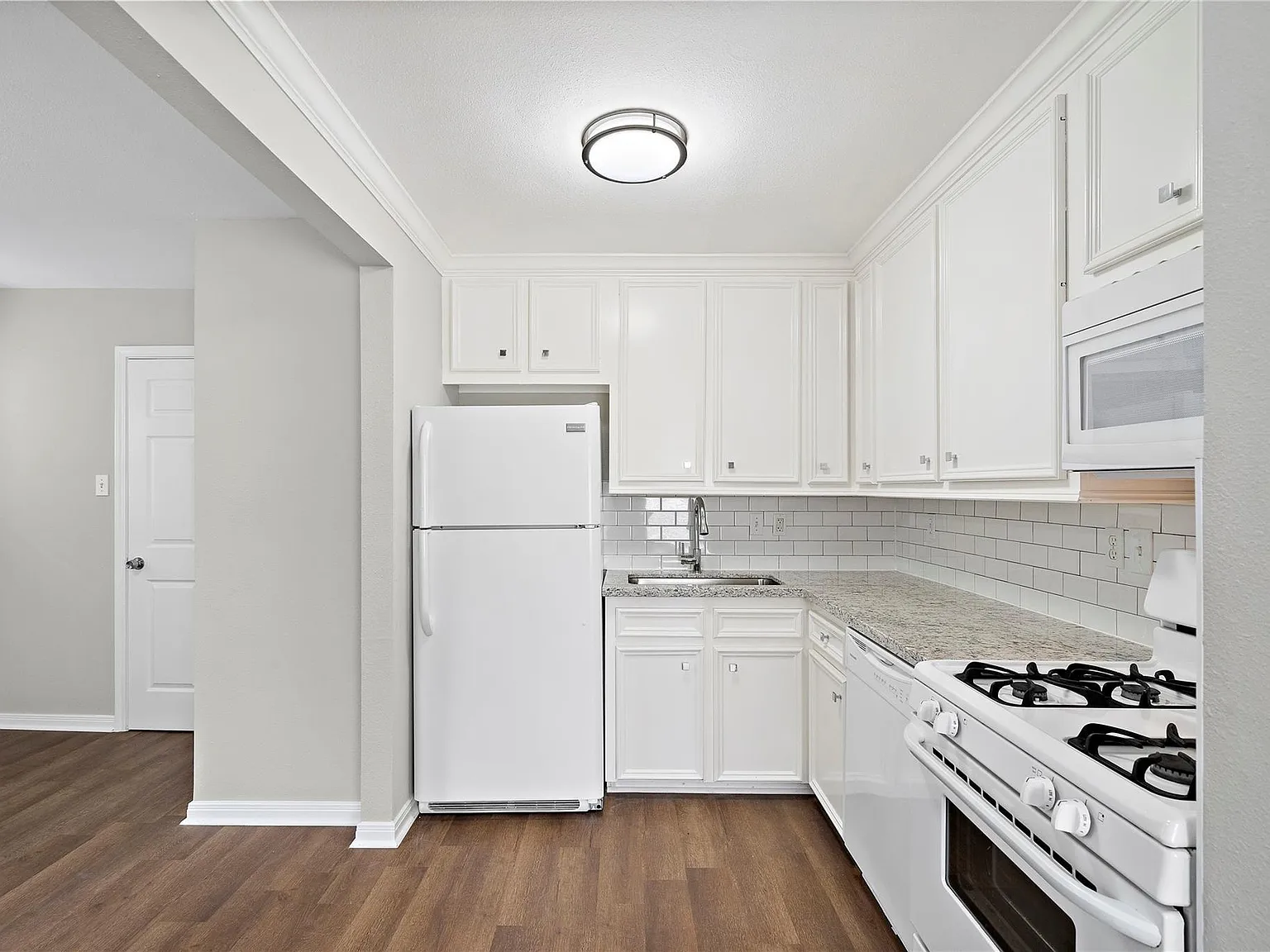 1 bed, 1.0 bath, 676 sqft, $1,495 — Photo 3