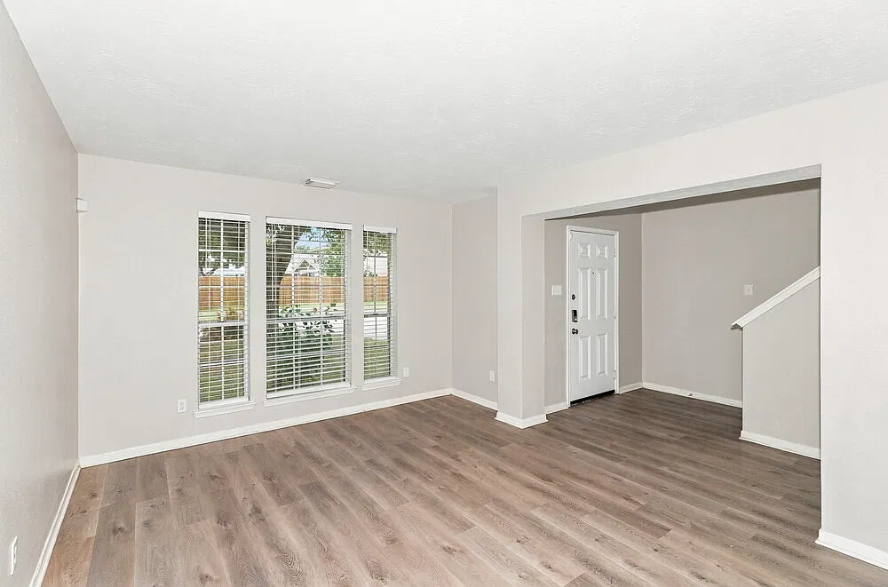 3 bed, 2.5 bath, 2353 sqft, $1,950 — Photo 4