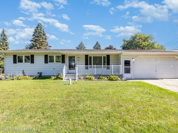 1409 S Genevieve St, Burton, MI 48509