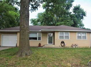 1806 SW Crest Dr, Topeka, KS 66604