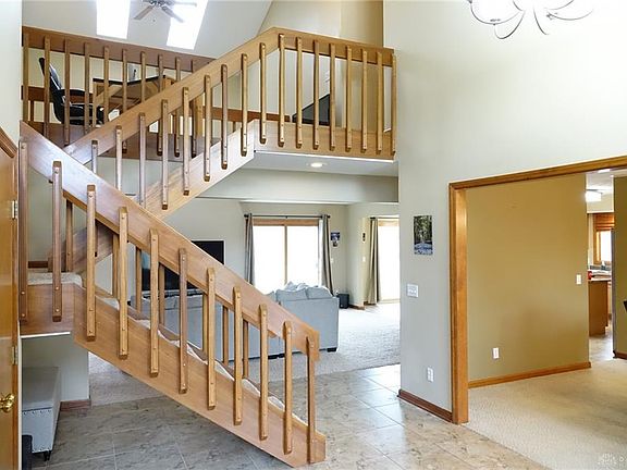 4th image of 571 Oaknoll Dr