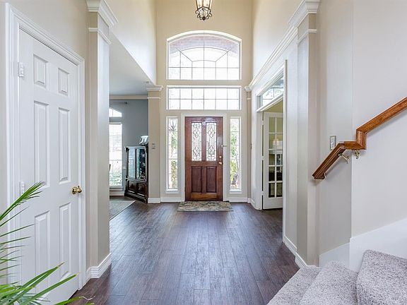 3rd image of 3047 Barton Dr