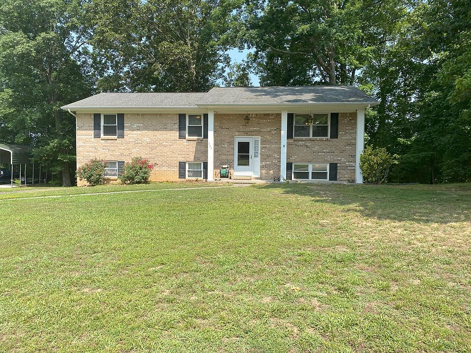 1st image of 327 Oakwood Cir NE