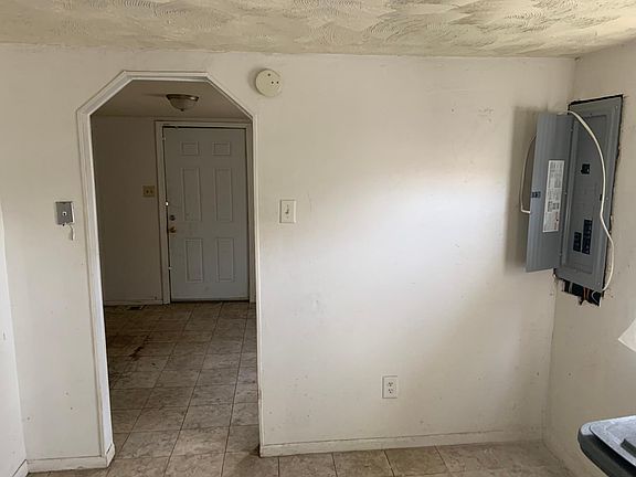 3rd image of 2105 N Linwood Ave