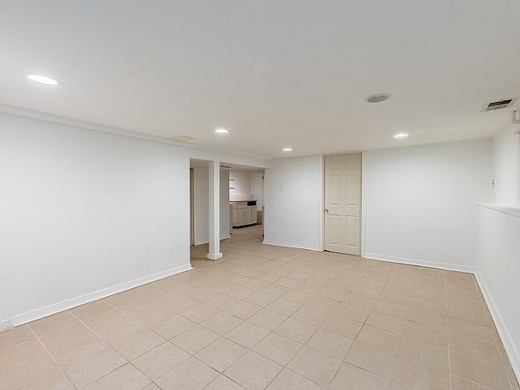 2nd image of 5320 W Winnemac Ave #G