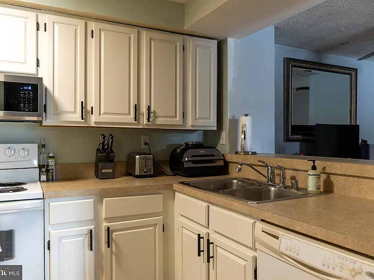 800 Stratford Way #E — Photo 10