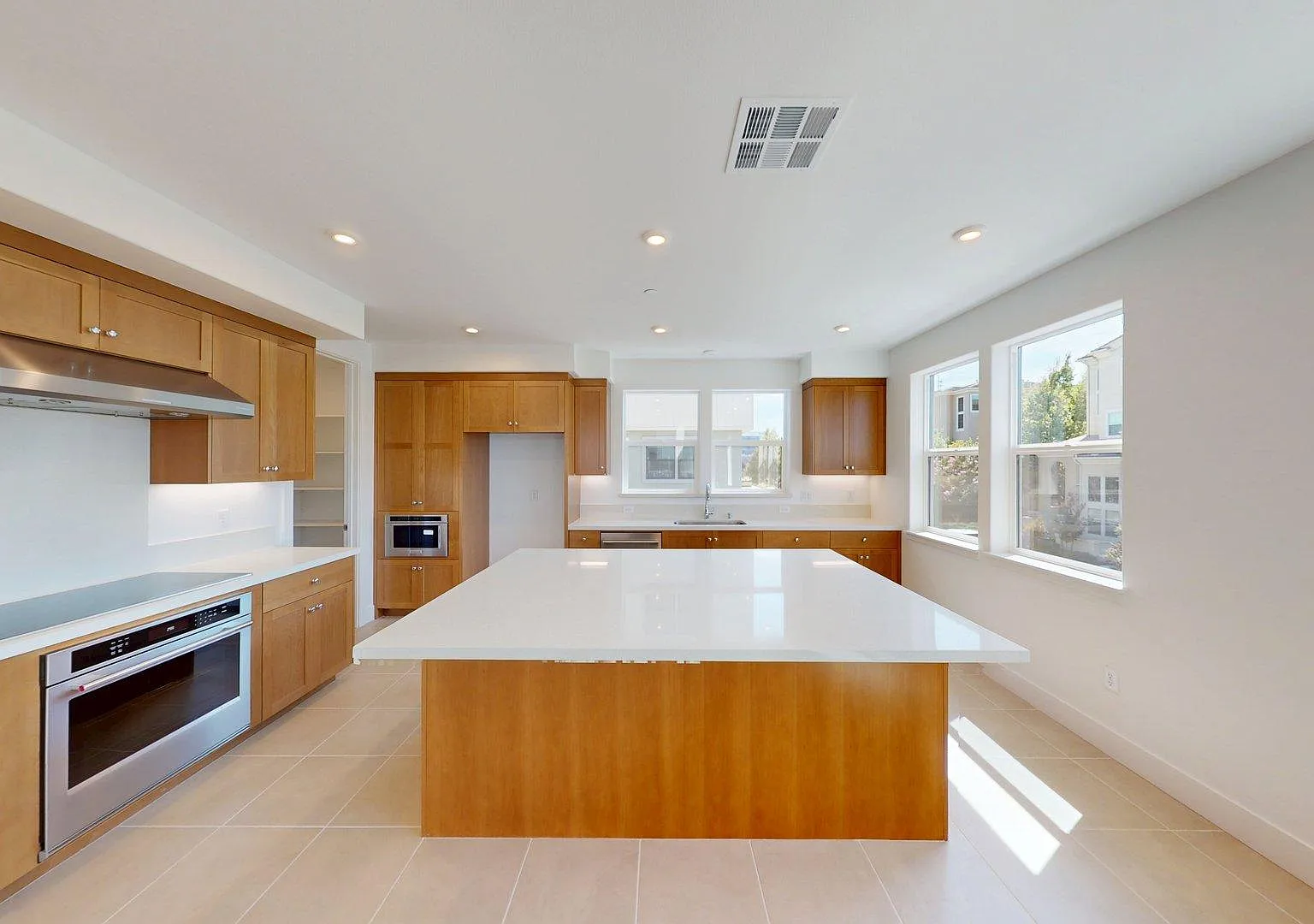 3 bed, 2.5 bath, 1971 sqft, $5,300 — Photo 4