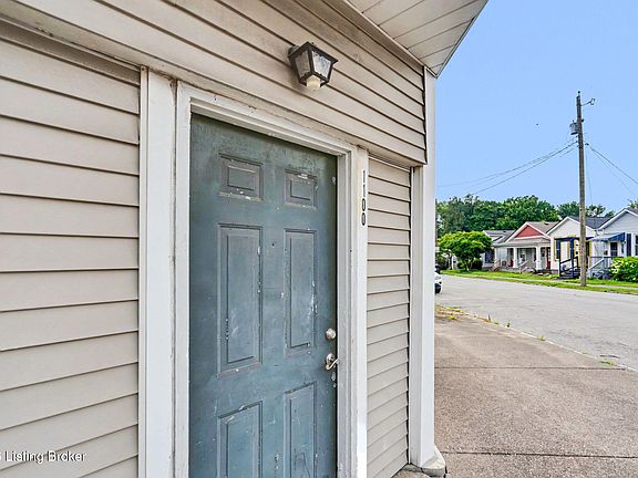 3rd image of 1100 E Oak St