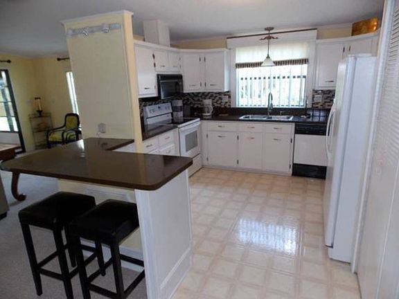 3rd image of 1711 Conifer Ave