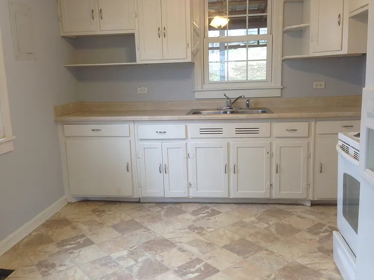 kitchen, breakfast nook area
