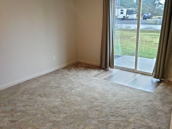 5th image of 631 Sunset Ave NE #103